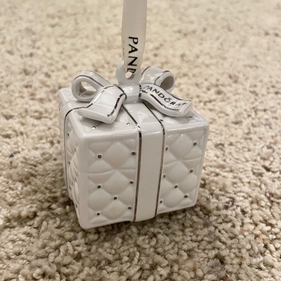 Pandora 2016 Christmas Ornament - Picture 1 of 4